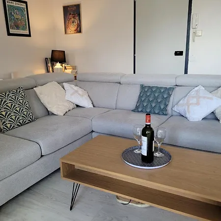 A Cote De La La Rochelle